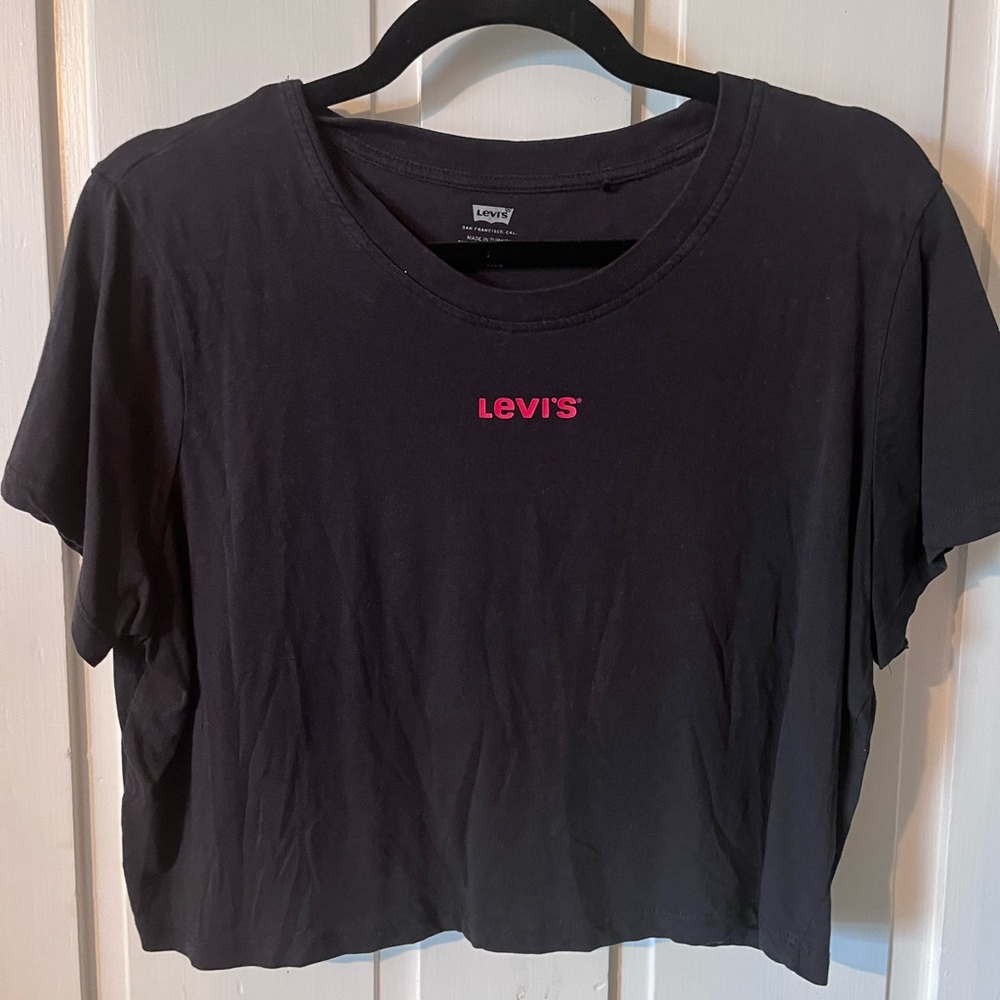 Levi’s Cropped Tee